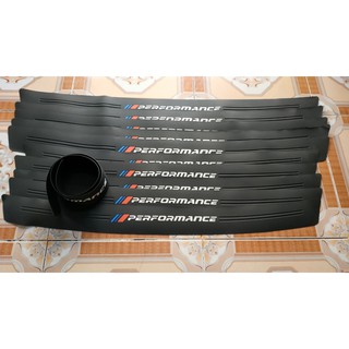Miếng lót cao su chống trầy cốp xe ô tô 4-7 chỗ