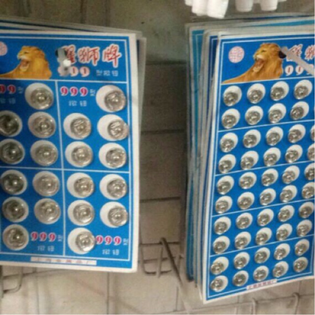 1 vỉ khuy bấm