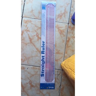 thước và kéo trả khách
