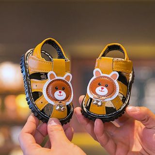 Giày dép tập đi bé trai hình gấu dễ thương