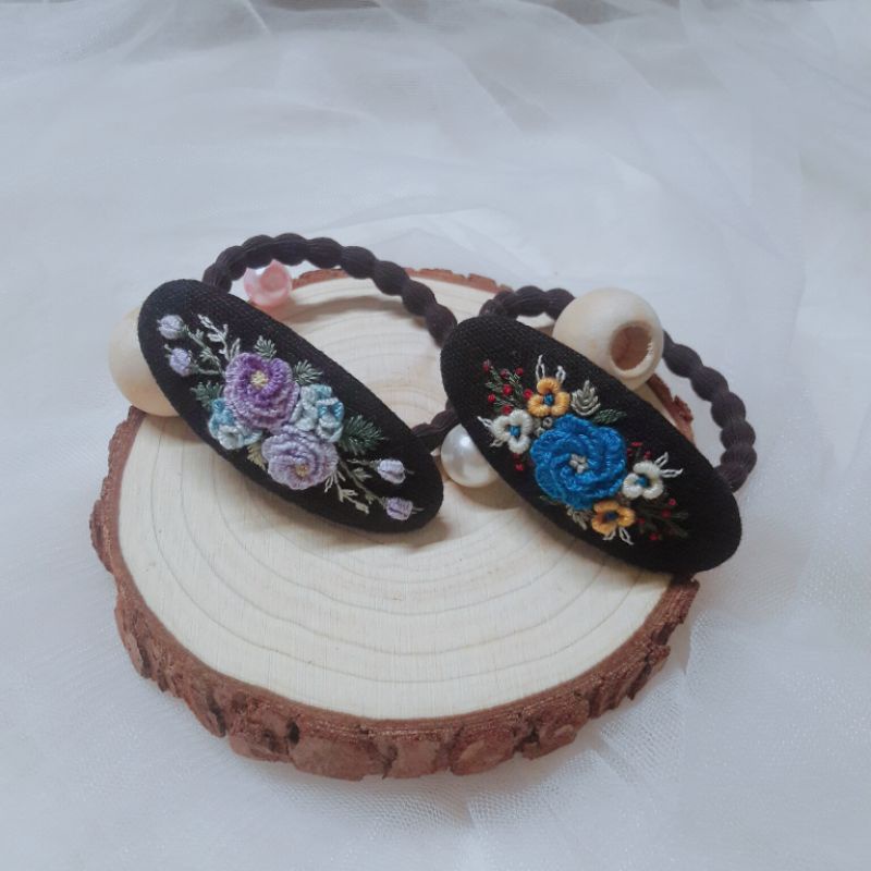 Cột tóc thêu tay handmade