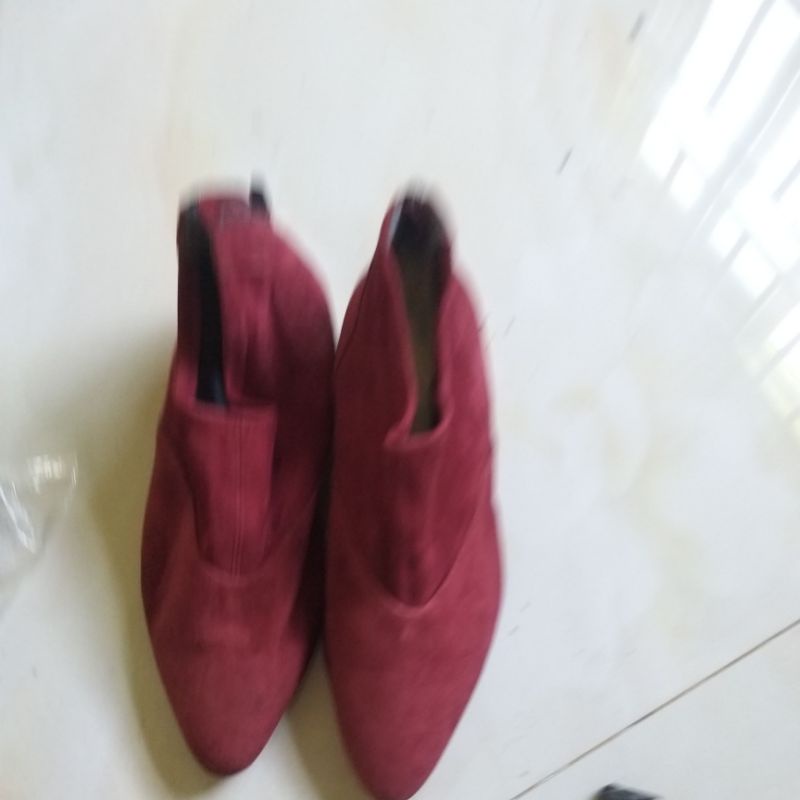 giày bốt sai 39