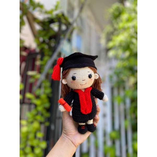 búp bê bé cử nhân
