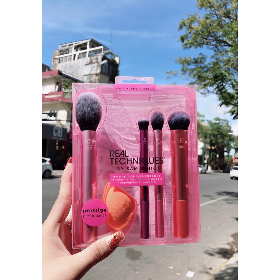 Real Techniques Everyday Essentials Brush Set
