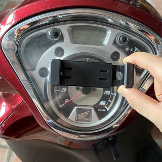 Giá kẹp điện thoại gắn xe máy nhỏ gọn tiện lợi