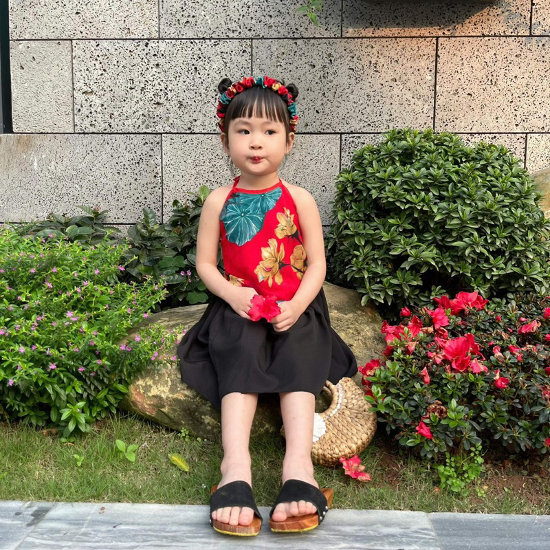 yếm lụa đào cho bé kèm mấn