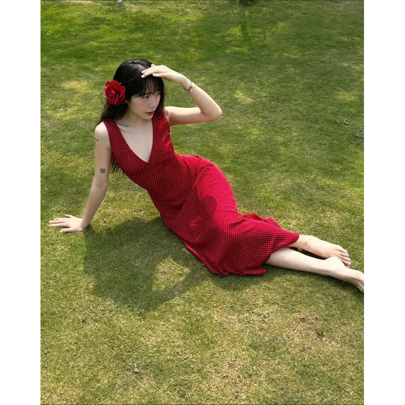 Váy chấm bi đỏ