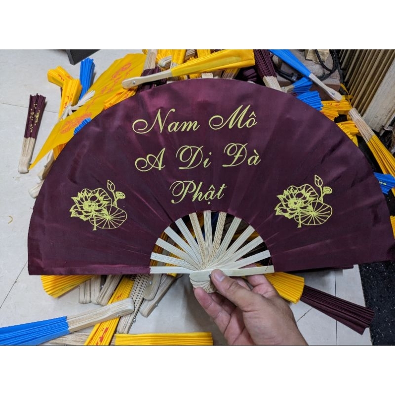 Quạt vải lụa màu nâu