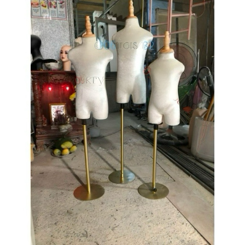 manocanh bé chân sắt