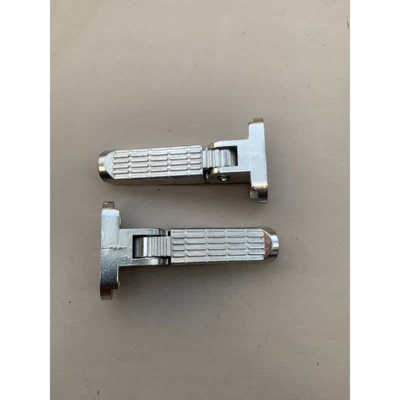 Để chân sau xe điện ninja 2 bên 32