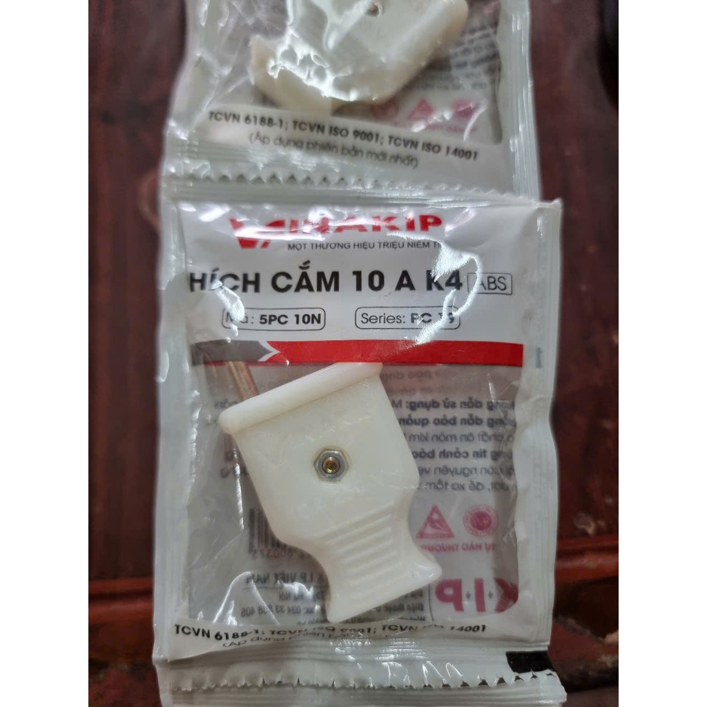 Phích cắm phi 4