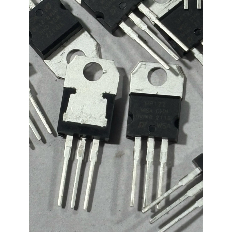 5 con transistor công suất TIP122