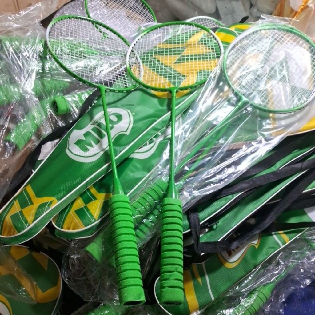 Vợt cầu lông Milo có bao đựng