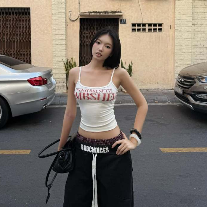 Áo Hai Dây TWENTI Thun Mỏng In Chữ Bombshell SGENZ