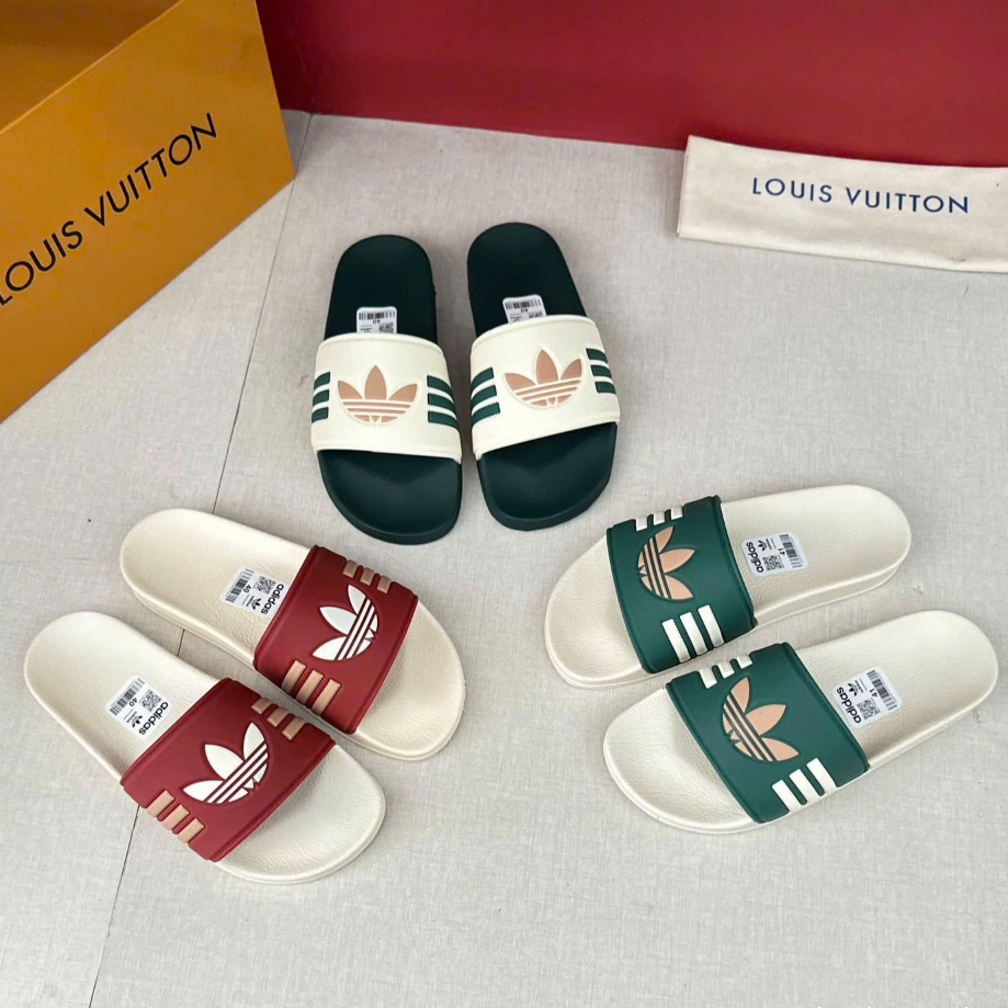 Dép Quai Ngang ADIDAS 3 Sọc Đỏ Mận Bản Cao Cấp Đế PU 2 lớp - Dép Nam Quai Ngang DAS Full Mận Hottrend 2026