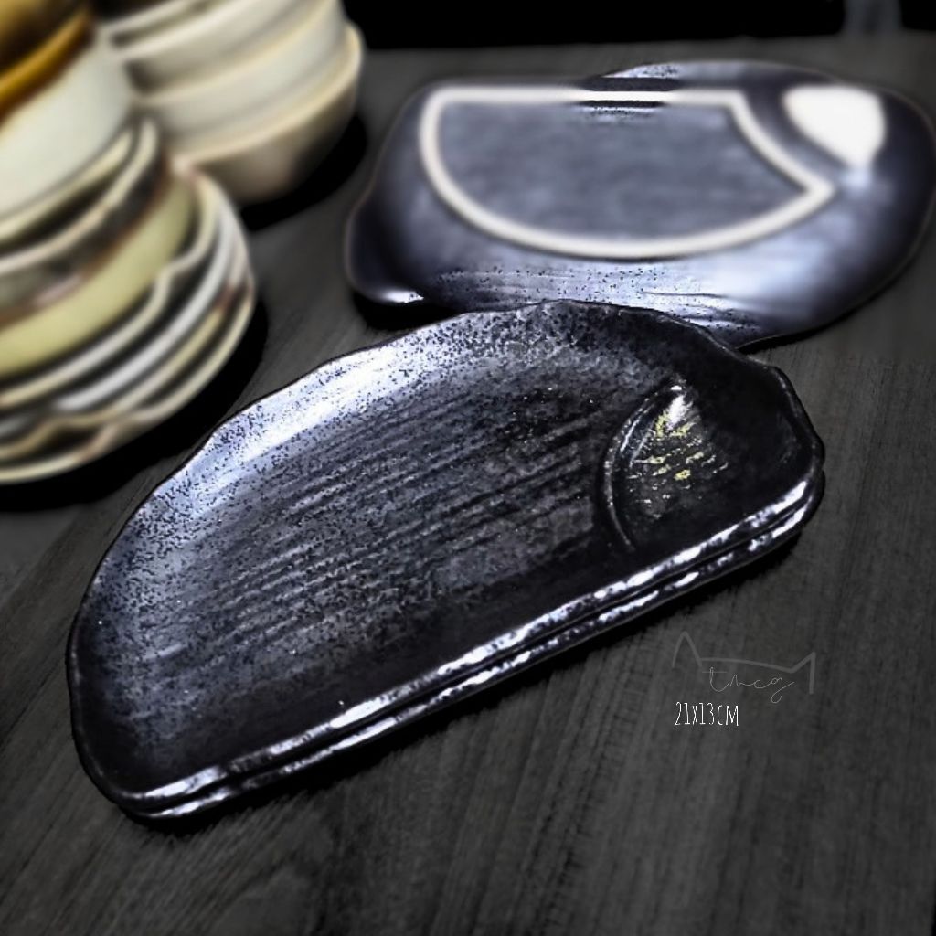 Dĩa bán nguyệt | Mộc đen | 21x13cm