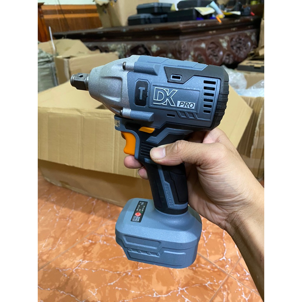 Thân máy siết bulong mở ốc, vặn vít dùng pin DK PRO 300Nm - chân pin phổ thông (sản phẩm chưa kèm pin)
