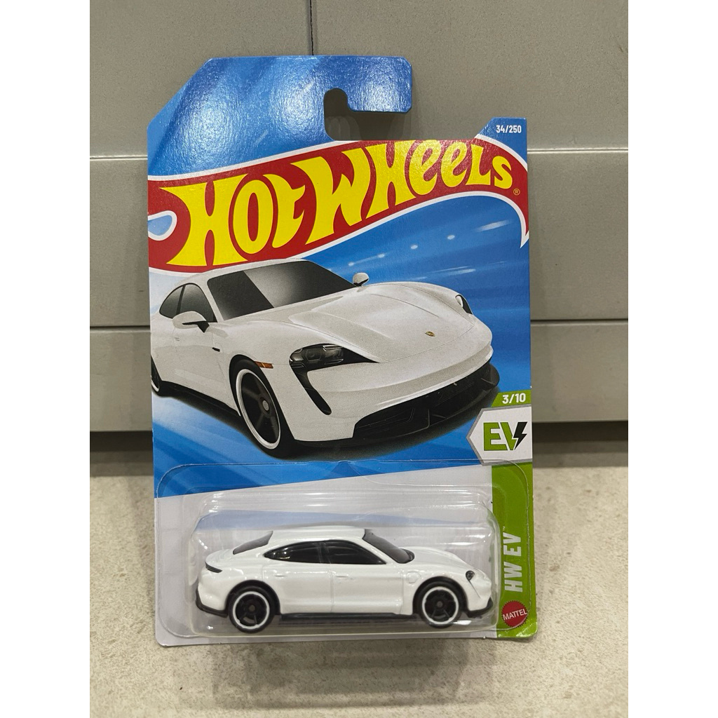 Xe mô hình đồ chơi cơ bản Hotwheels 1:64 - Porsche Taycan Turbo S