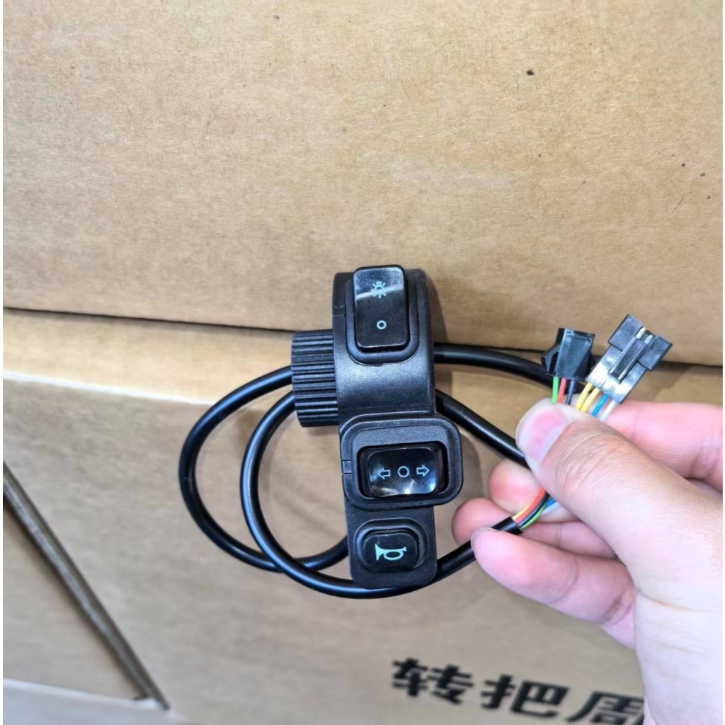 Cụm công tắc đèn còi xi nhan trống chống Nước 3 trong 1 xe điện M133 đen Loại 1