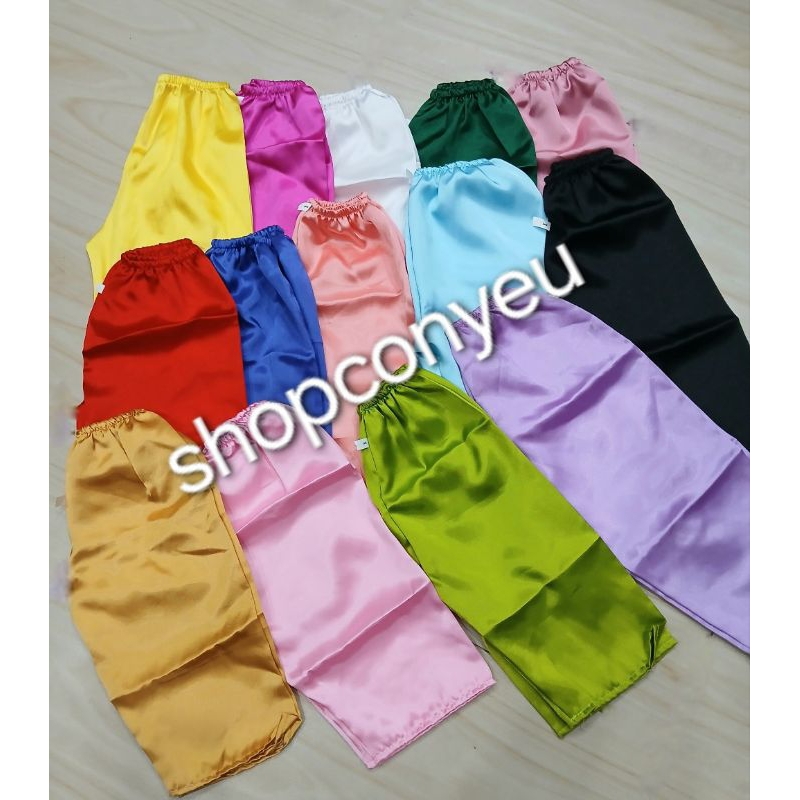 Quần áo dài cho bé.