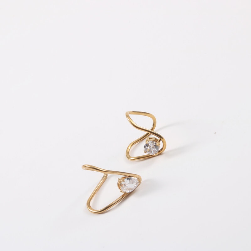 Nhẫn Thép Titan Mạ Vàng 18k Đính Kim Cương Giả Sang Trọng