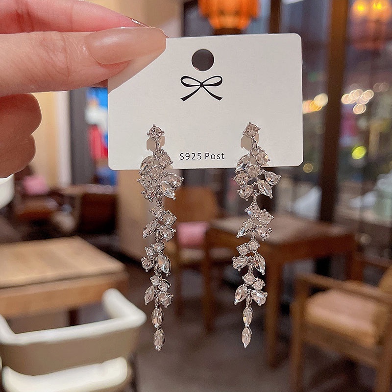 Bông Tai Mạ BạC 925 DạNg DàI Tua Rua ĐíNh Đá Sang TrọNg