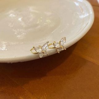 Khuyên Tai Dạng Kẹp Không Cần Bấm Lỗ Hình Bướm Dát Kim Cương Tinh Tế