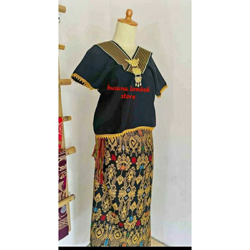 Quần áo truyền thống Lombok NTB có đáy vải songket in hình bao gồm khăn quàng cổ