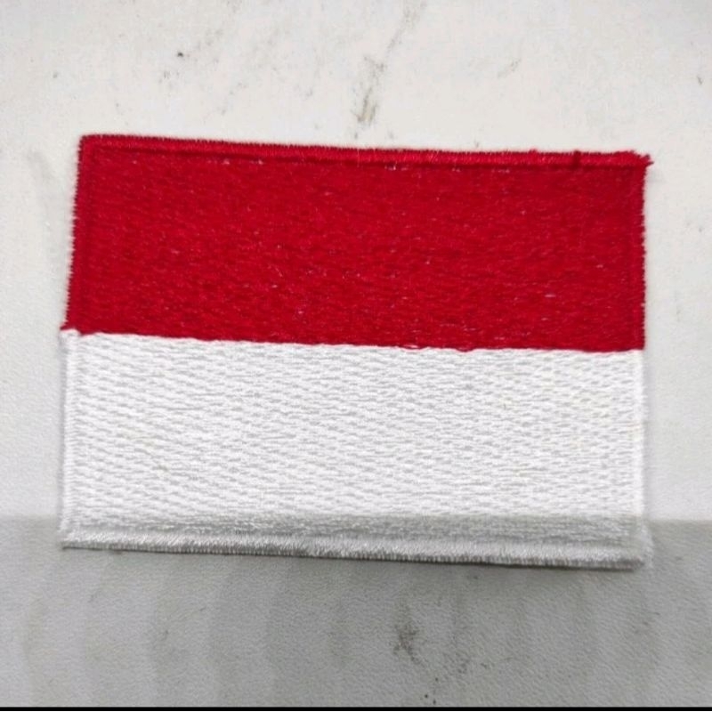 Giường cờ đỏ và trắng 5x7