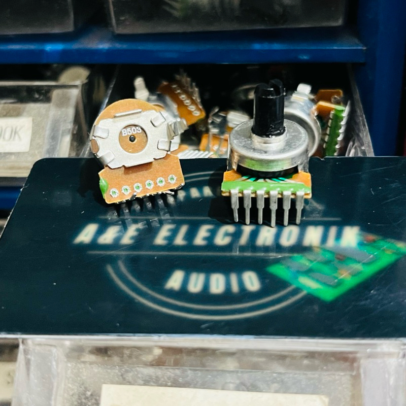 Máy đo chiết áp trục ngắn Polytron 6 chân 50K
