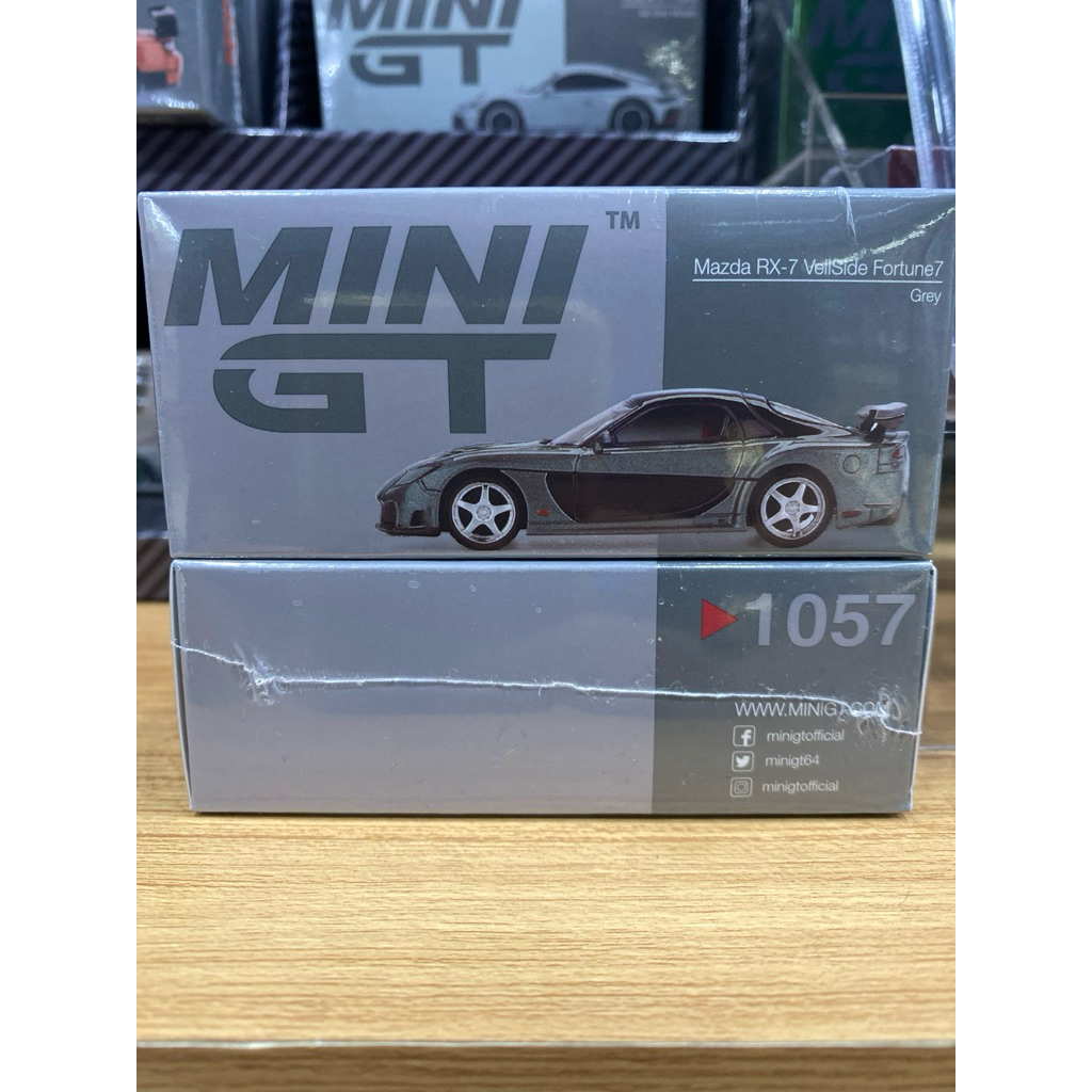 MINI GT 1057 MAZDA RX7 che mặt màu xám