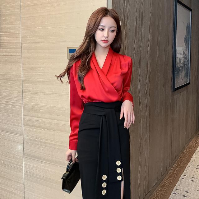 Bộ Áo Sơ Mi Cổ Chữ V Phối Chân Váy Xẻ Tà Lưng Cao Thời Trang Mùa Xuân 2023 Mới Quyến Rũ Cho Nữ