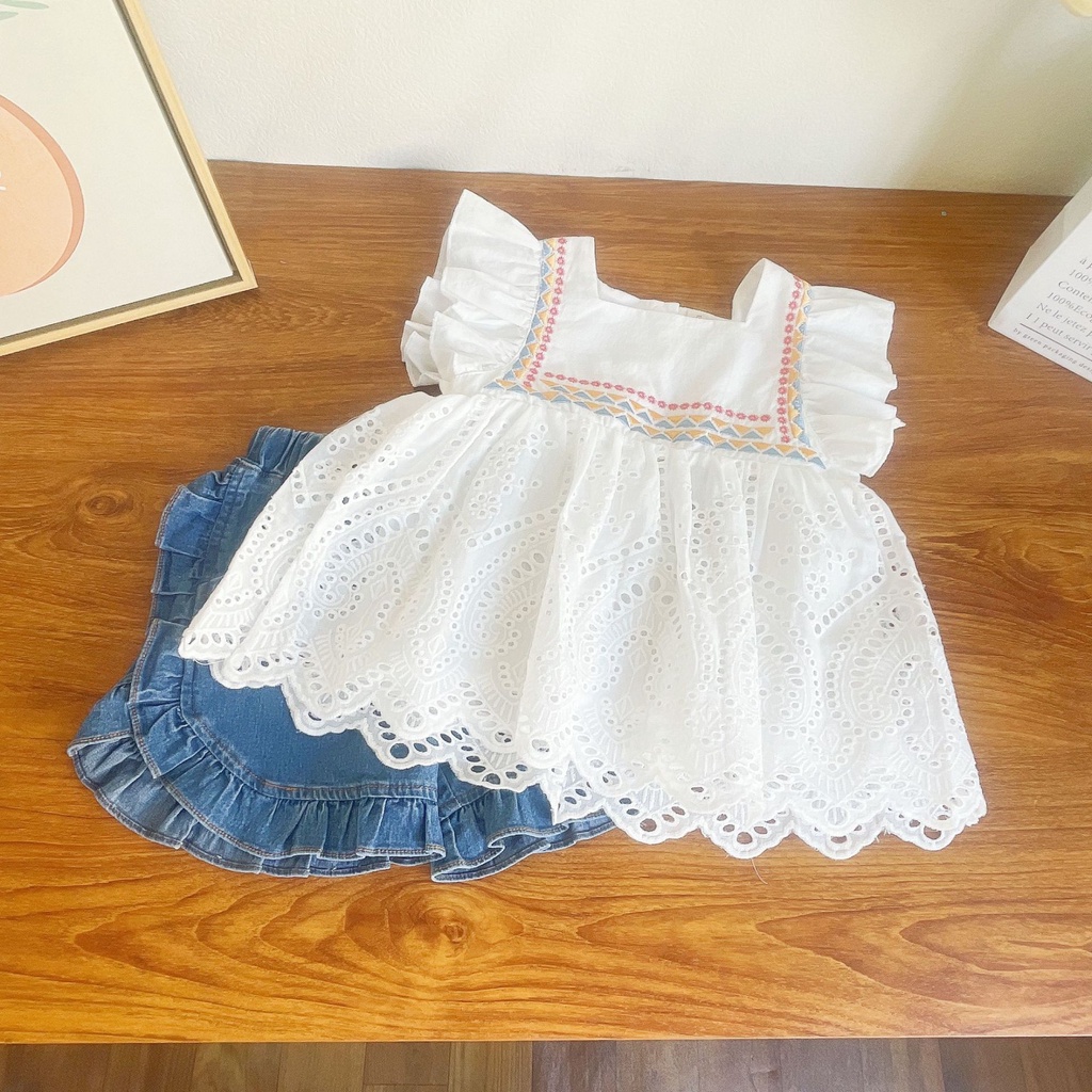 set đồ bé gái Quần Sọt Jean lưng thun, Aó Xô Trắng baby doll đục lỗ cổ thêu