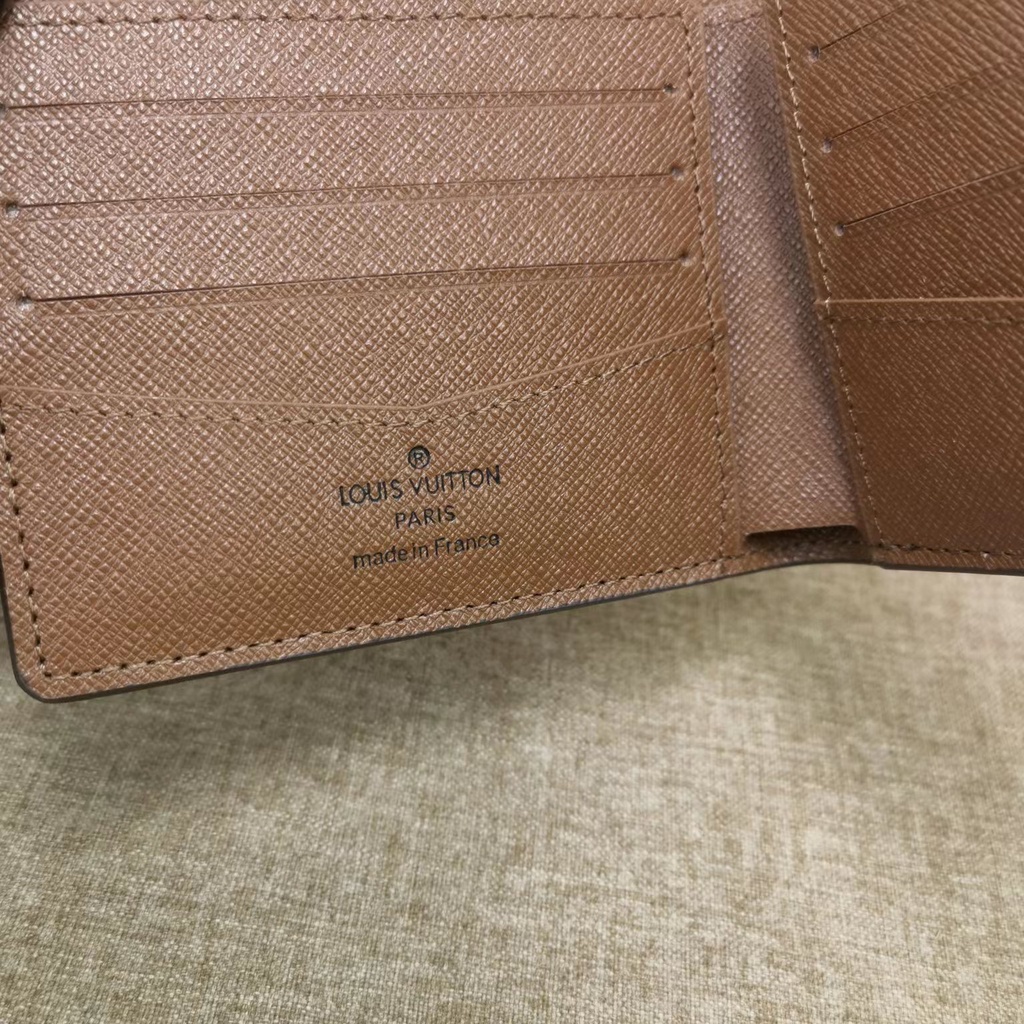 Ví Louis Vuitton LV Dáng Ngắn Phối Kẹp Cá Tính Cho Nam