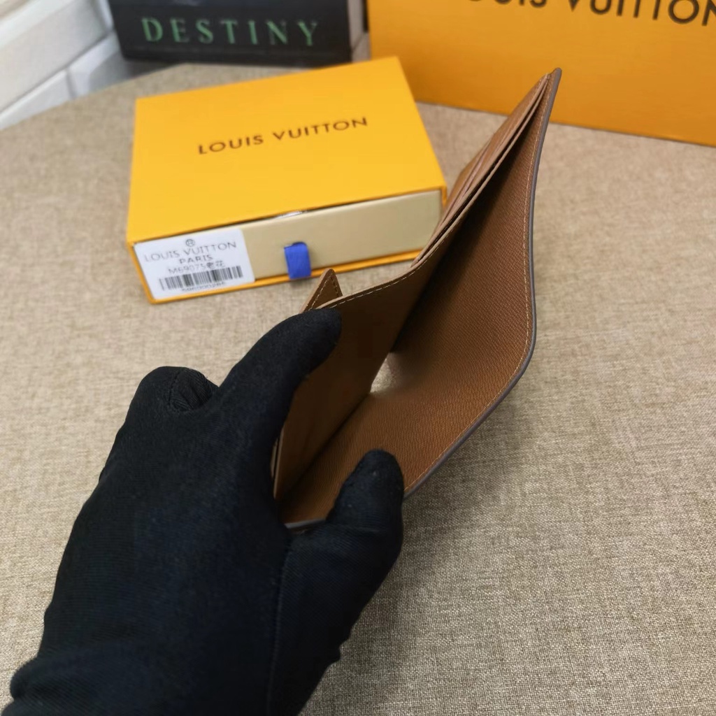 Ví Louis Vuitton LV Dáng Ngắn Phối Kẹp Cá Tính Cho Nam