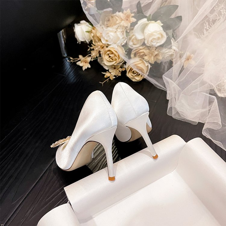 Giày Cao Gót Mũi Nhọn Màu Trắng Đính Đá Cao Cấp Thời Trang