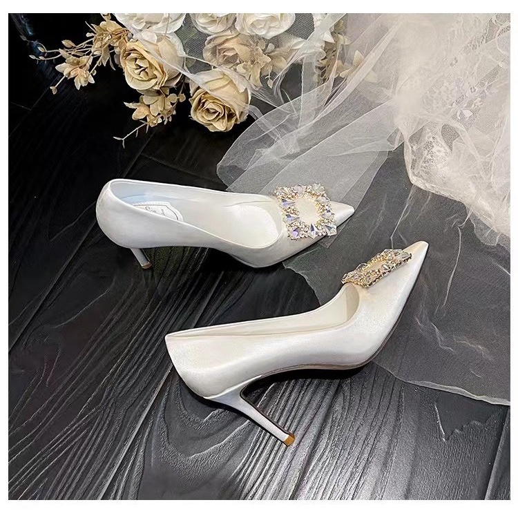 Giày Cao Gót Mũi Nhọn Màu Trắng Đính Đá Cao Cấp Thời Trang