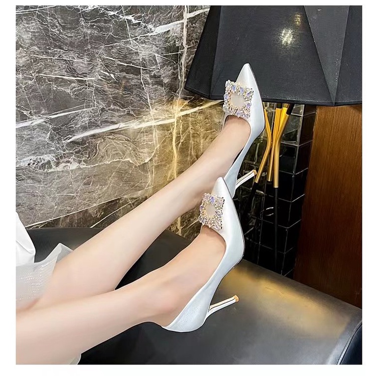Giày Cao Gót Mũi Nhọn Màu Trắng Đính Đá Cao Cấp Thời Trang