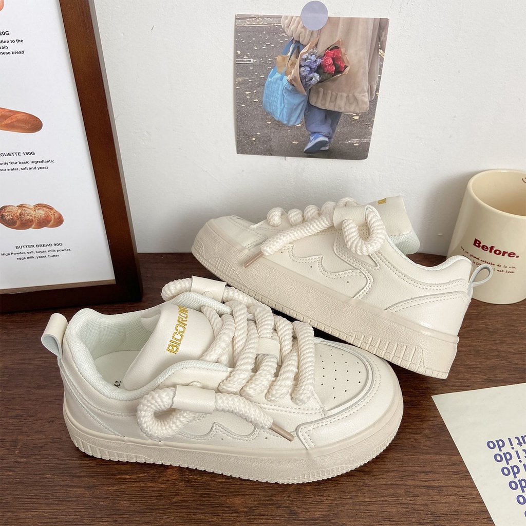 2023 Mới Giày Bánh Mì Đế Dày Nữ Ins Phong Cách Thiết Kế Ngách Thoáng Khí Giày Trắng Sinh Viên Giày Thể Thao Nữ