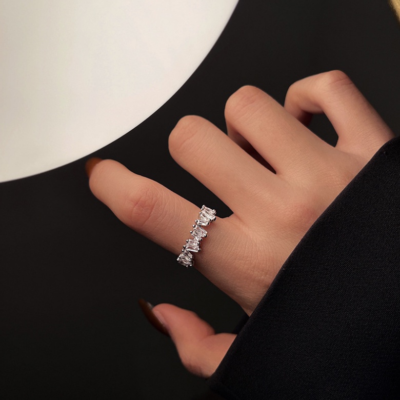 Nhẫn Đính Đá Zircon Lấp Lánh Sang Trọng Hợp Thời Trang