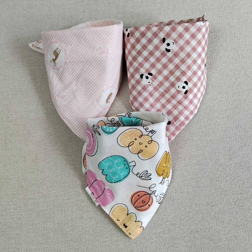 Set 3 Yếm Ăn Cotton Hình Tam Giác In Họa Tiết Hoạt Hình Xinh Xắn Dành Cho Các Bé