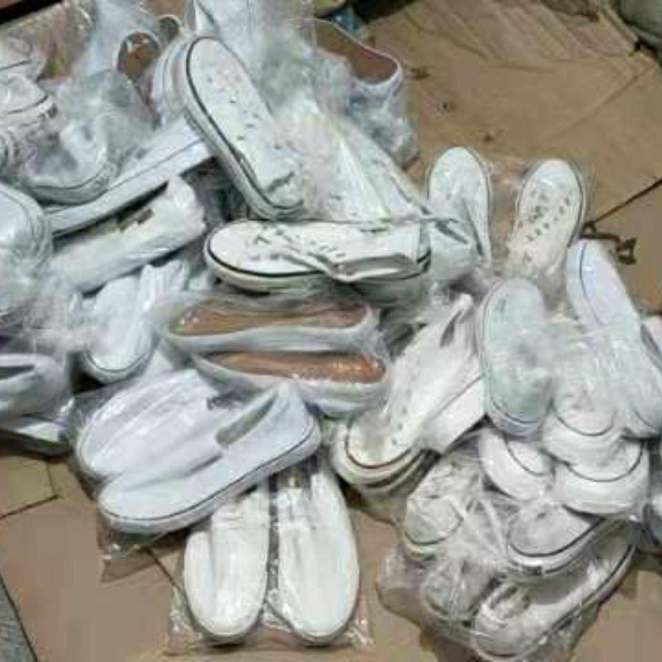 Sản Phẩm Thứ Cấp Giày Canvas Cổ Thấp Màu Vàng Có Kích Thước Nhỏ Điều Chỉnh Size 37-48 Cho Nam