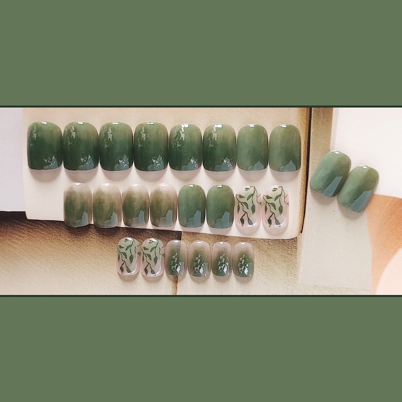 Móng Tay Giả Màu Xanh Lá Đậm Phong Cách Truyền Thống Mùa Thu Đông Không Bị Nhòe