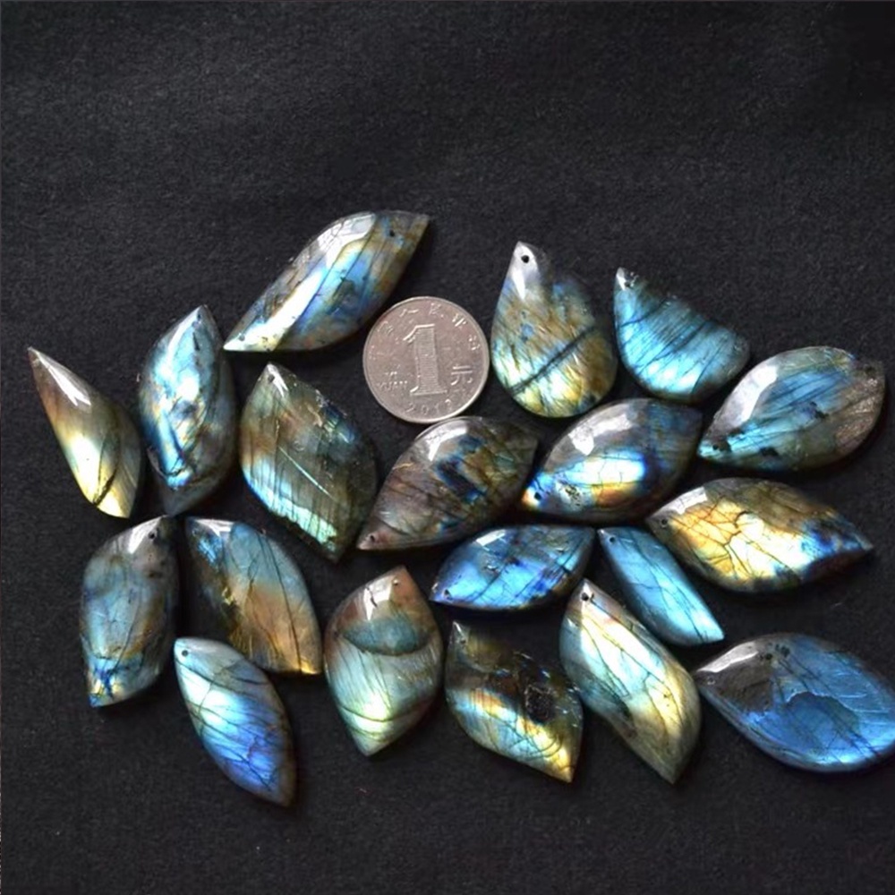 Mặt Dây Chuyền Đá Thạch Anh Labradorite Hình Chiếc Lá 2-4cm