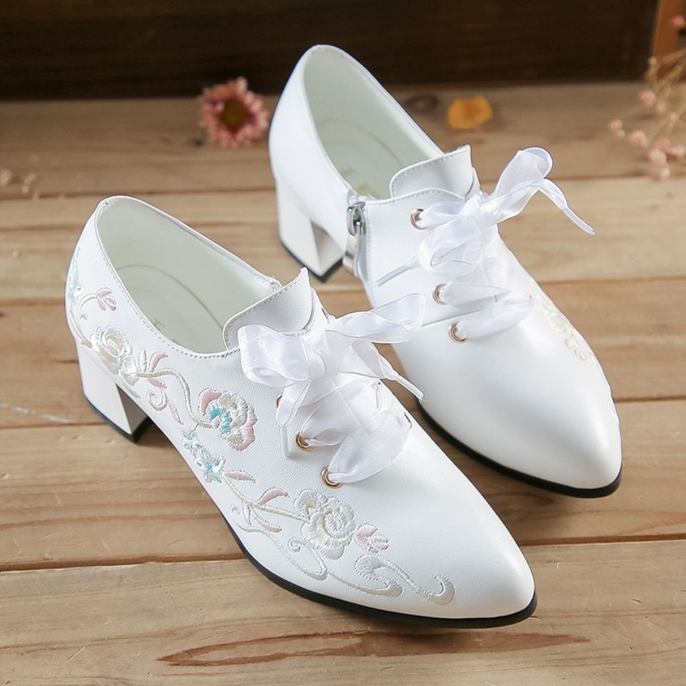Giày Boot Cổ Ngắn Thêu Họa Tiết Phong Cách lolita Mới Cho Nữ 22 Tuổi