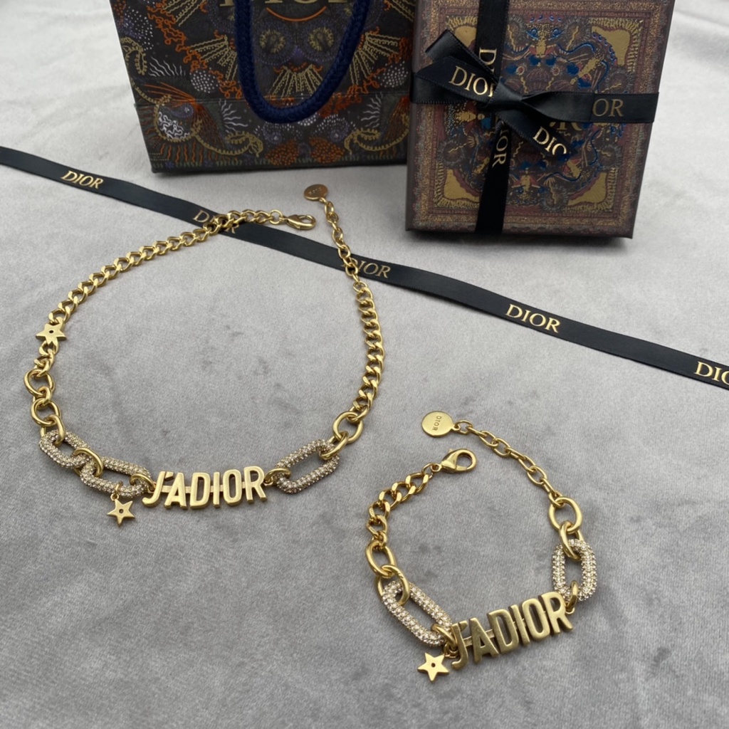 Vòng cổ Mặt Chữ C & D Phong Cách Vintage Thời Trang Năm 2023