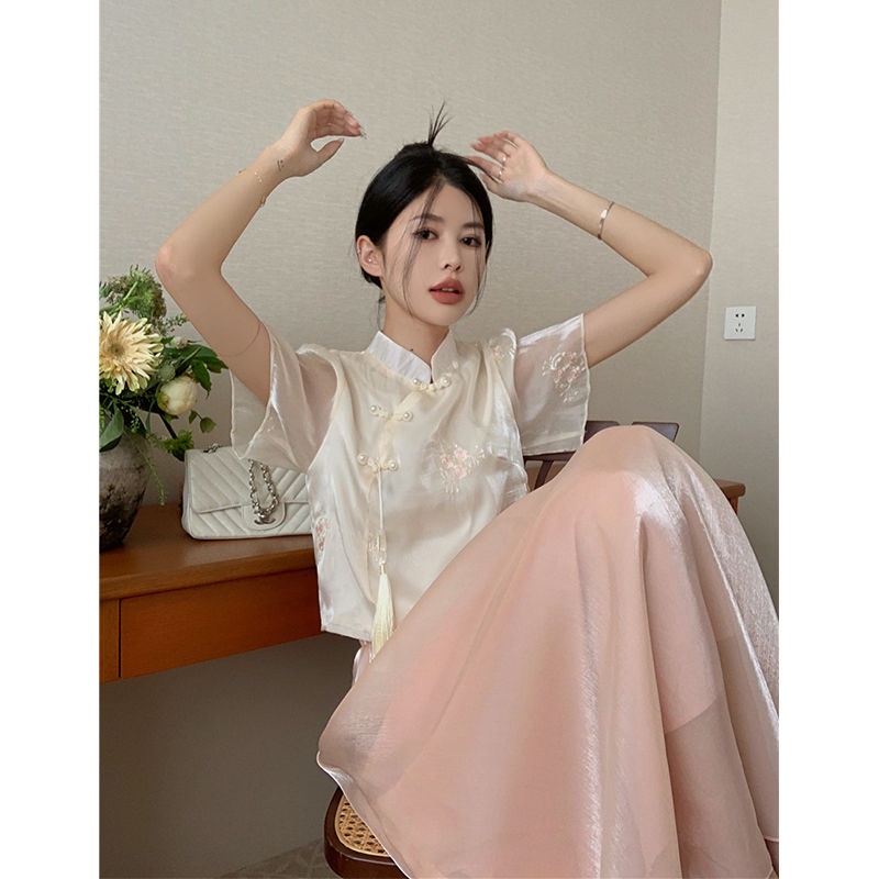 Bộ Áo Sơ Mi Tay Ngắn Cổ Đứng Cài Khóa + Chân Váy Cạp Cao Đính Ngọc Trai Màu Hồng Phong Cách Trung Hoa Mới Dành Cho Bạn Nữ