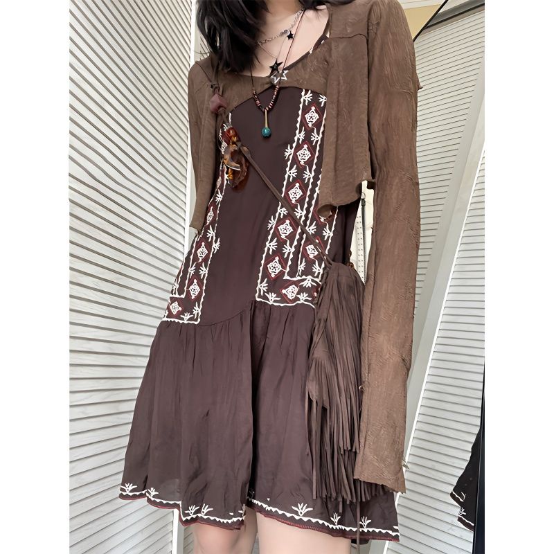 Set Đầm Hai Dây Và Áo Khoác Cardigan Mỏng Mẫu Mới 2023 Phong Cách Retro Mùa Hè Ngọt Ngào Cho Nữ