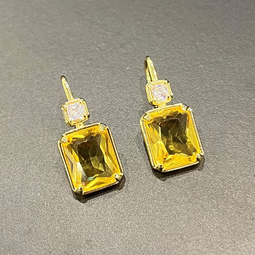 Khuyên Tai Đính Đá Zircon Hình Vuông Màu Vàng Phong Cách ins Hàn Quốc Cao Cấp Dễ Phối Đồ Dành Cho Bạn Nữ