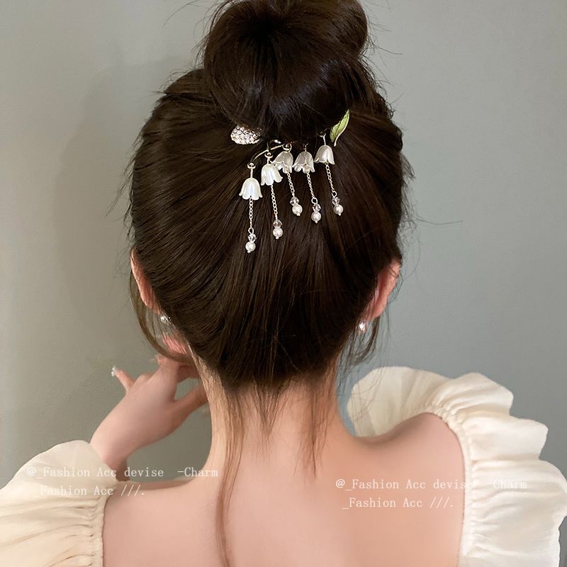 Kẹp Tóc Cá Mập Đính Ngọc Trai Phối Tua Rua Và Quả Bông Cỡ Lớn Thời Trang Cao Cấp